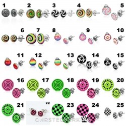 Cabochon Ohrstecker mit bunten Designs in Edelstahl eingefasst