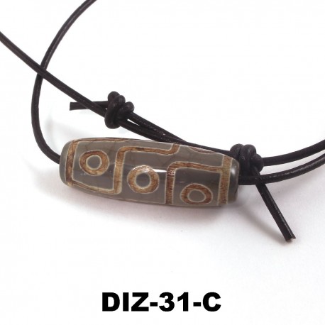 Dzi-Stein, Tibetischer Achat, hell transparent, Büffellederband