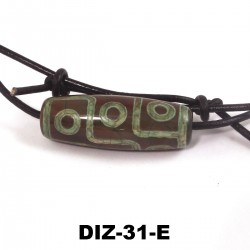 Dzi-Stein, Tibetischer Achat, grünlich, Kette mit Büffellederband
