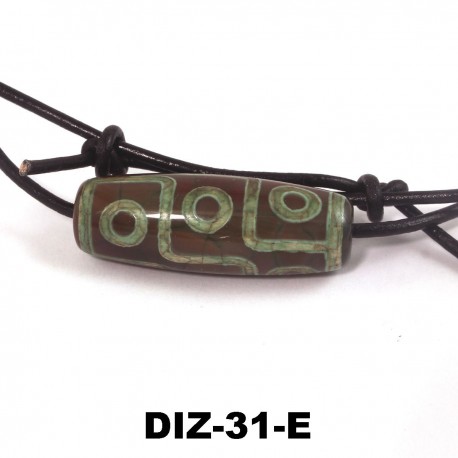 Dzi-Stein, Tibetischer Achat, grünlich, Kette mit Büffellederband